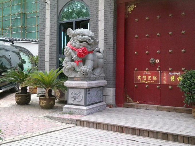 黃石青石獅子